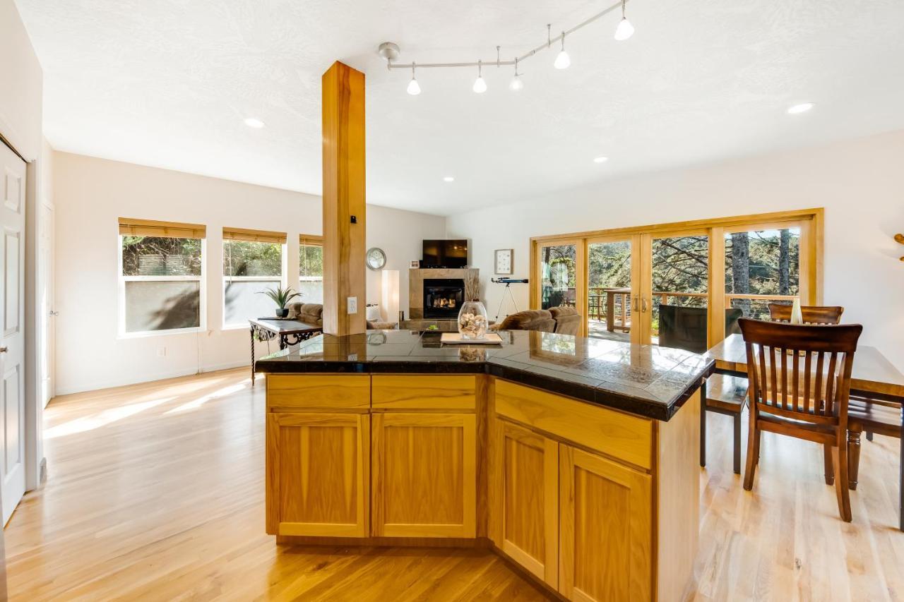 Yaquina Lighthouse View Beach Home Newport Exteriér fotografie